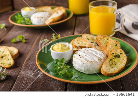 Grilled camembert with toast and juice 39661641