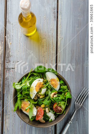 Lamb lettuce salad with eggs 39661665