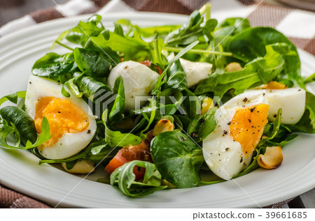 Lamb lettuce salad with eggs 39661685