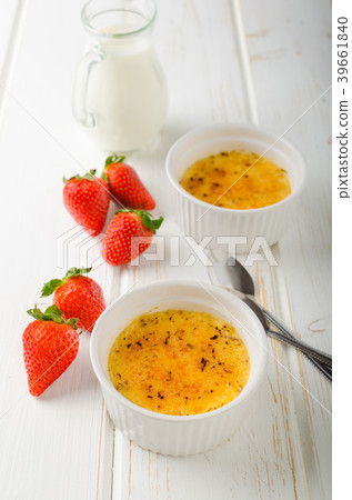 Delicious Creme brulee 39661840