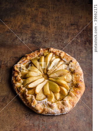 Sweet pear pie 39662171