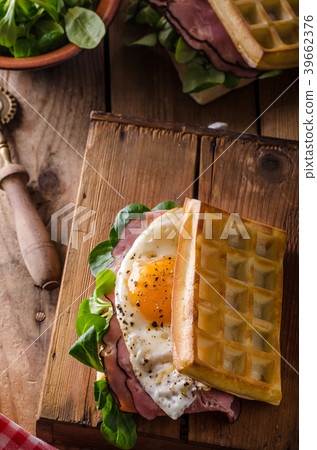Waffles sandwich with eggs 39662376