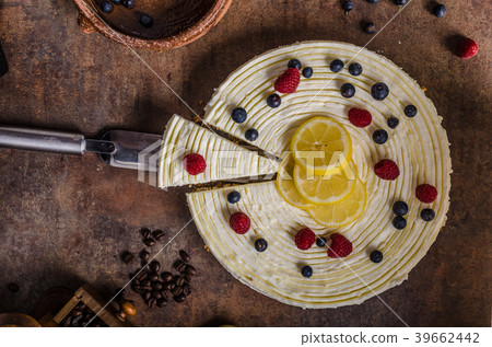 Lemon cheesecake with berries Lemon cheesecake with berries 39662442