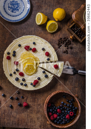 Lemon cheesecake with berries Lemon cheesecake with berries 39662443