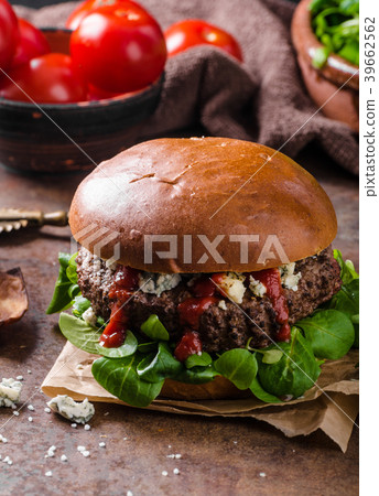 Beef burger with blue cheese Beef burger with blue cheese 39662562