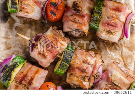 Grilled beef skewers Grilled beef skewers 39662611