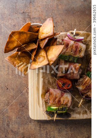 Grilled beef skewers 39662655