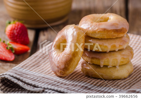 Homemade donuts two kinds 39662656