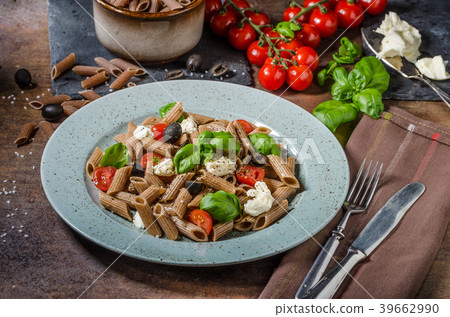 Whole grain pasta 39662990