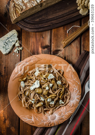 Wholemeal pasta with oyster 39663189