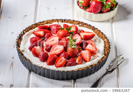 Cheesecake with strawberries Cheesecake with strawberries 39663267