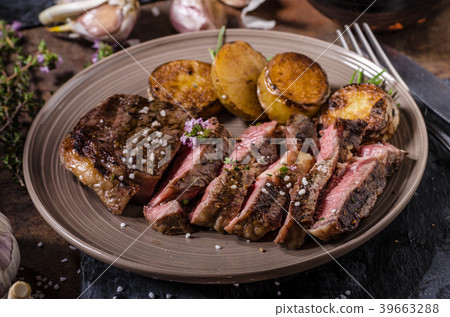 Rib eye steak 39663288