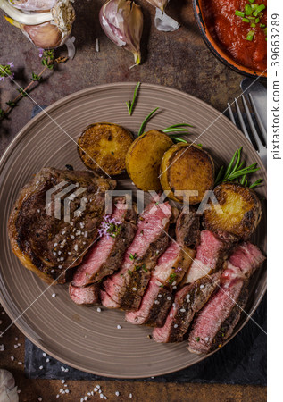 Rib eye steak 39663289