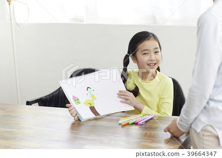 Child drawing, mother and daughter, Child drawing, mother and daughter, 39664347