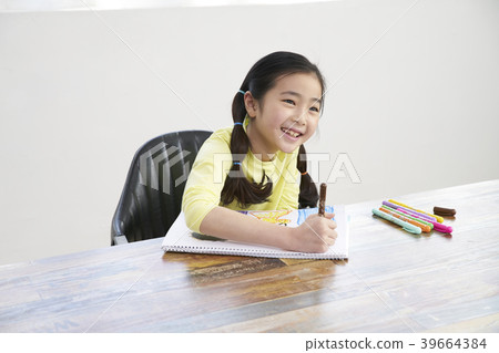 Child drawing, mother and daughter, 39664384