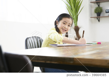 Child drawing, mother and daughter, 39664385