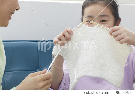 媽媽和女兒,下午好,編織 媽媽和女兒,下午好,編織 39664795