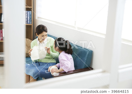 Mom and daughter, good afternoon, knit 39664815