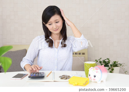 一個焦慮的表情的女人 一個焦慮的表情的女人 39665200