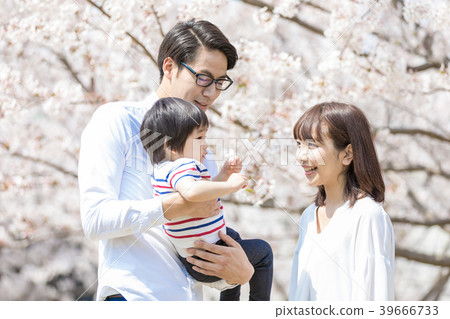 櫻花盛開的家庭 39666733