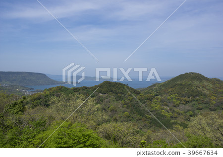 Yajima (photographed from Kagawa prefecture Aji Ryuozan Park) in the new green Seto Inland Sea 39667634