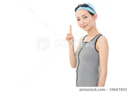 Young woman swimming 39667803