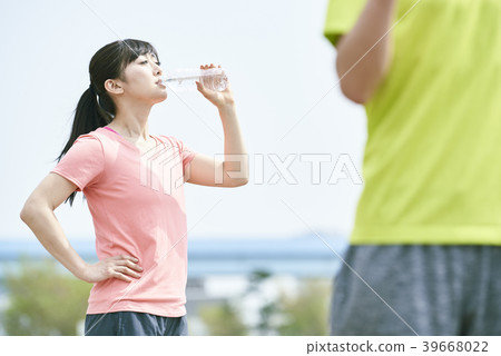 Training break hydration 39668022