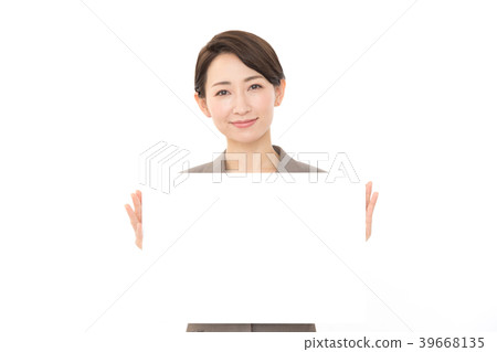 Businesswoman whiteboard 39668135