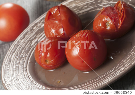 Marinated tomatoes Marinated tomatoes 39668540