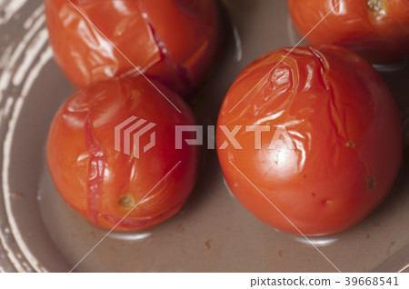 Marinated tomatoes Marinated tomatoes 39668541