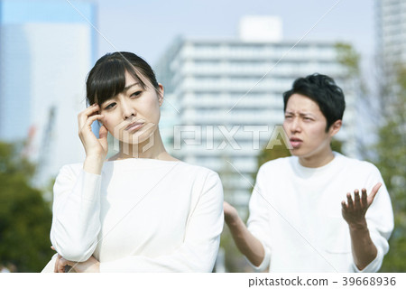 Couple worry Couple worry 39668936