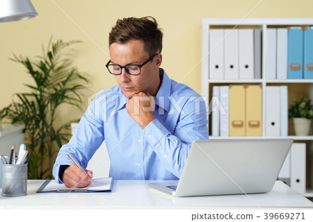 Filling document Filling document 39669271