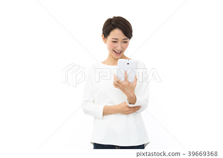 Young lady tablet 39669368