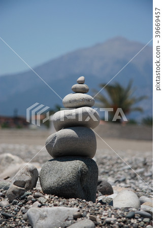 Stones in the desert Stones in the desert 39669457