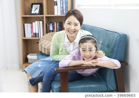 Happy mother and daughter Happy mother and daughter 39669665