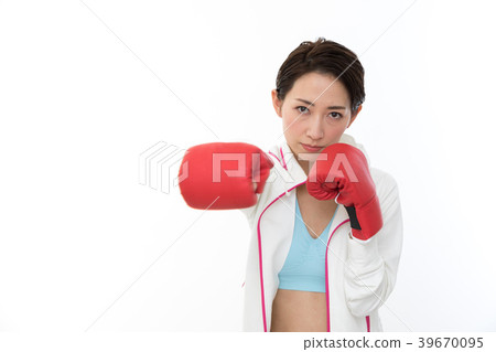 Young woman boxing 39670095