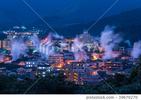 大分別府yukemuri天文台在別府市的夜景 照片素材 圖片 圖庫