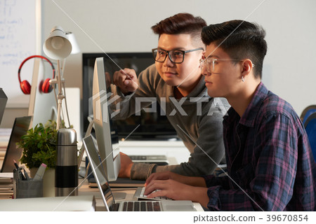 Teamwork of Talented Managers Teamwork of Talented Managers 39670854