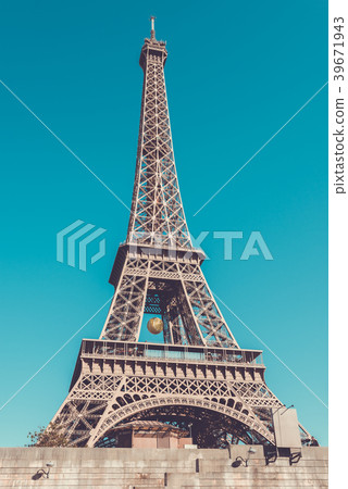 The Eiffel tower The Eiffel tower 39671943