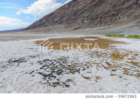 Salt plains near Badwater Salt plains near Badwater 39672663
