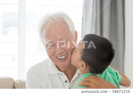 Grandchild kissing grandfather Grandchild kissing grandfather 39673258
