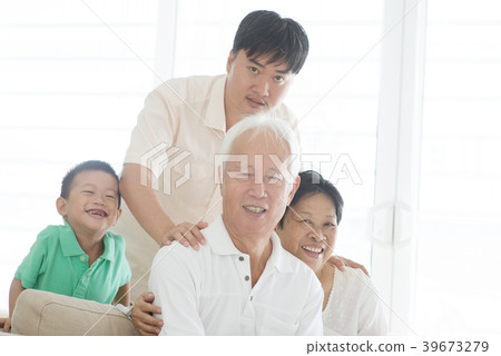 Asian family portrait at home 39673279