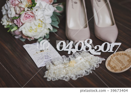 The elements of decoration of the bride before The elements of decoration of the bride before 39673404
