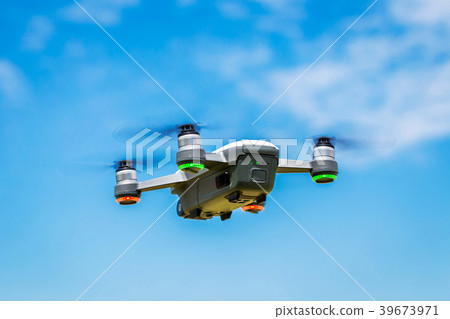 Small drones are flying in the sky. Small drones are flying in the sky. 39673971