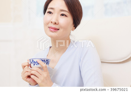 A housewife sitting on a chair A housewife sitting on a chair 39675021