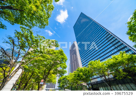 《東京》新宿,清新的綠色辦公區 《東京》新宿,清新的綠色辦公區 39675529