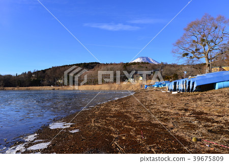 山中湖和富士山 39675809