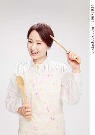 Housewife standing on white background 39675934