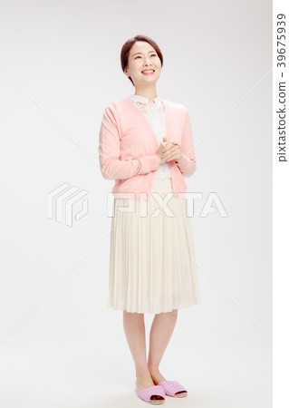 Housewife standing on white background 39675939