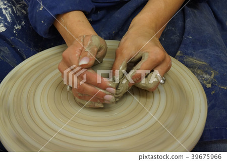 making throwing pottery 39675966